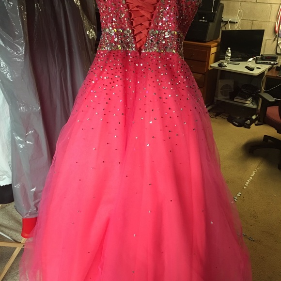 Pretty pink prom dress!! - Picture 2 of 8